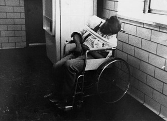 Ho_-_man_in_wheelchair