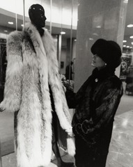 Lady_in_fur_store